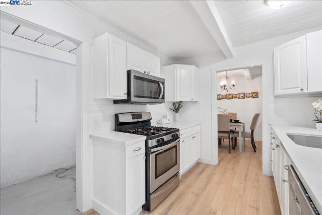 2082 Overhill Rd, Concord CA: https://media.crmls.org/mediaz/c6ed9941-ff75-4c8f-b813-3077d38ff4f9.jpg