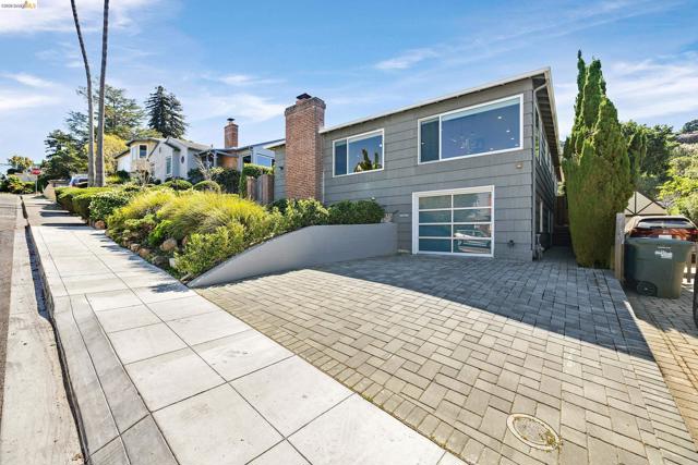 1424 Sunnyslope Ave, Belmont CA: https://media.crmls.org/mediaz/c6ee61bb-bfd5-40d8-ba97-ffb7af842f84.jpg
