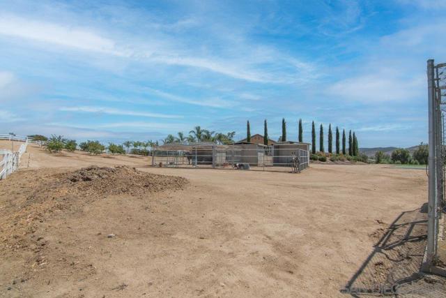 Image 47 of 75 For 37789 Avenida La Cresta