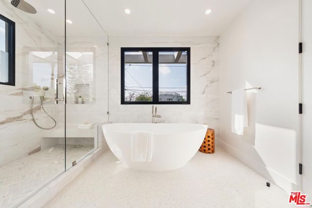 1213 Pine Street, Santa Monica CA: https://media.crmls.org/mediaz/c6eeda23-1504-4564-8b04-2ce467238f03.jpg
