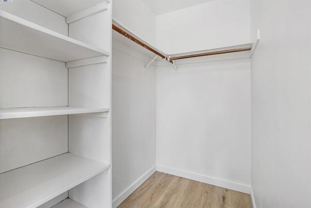 427 Summerwood Dr, Fremont CA: https://media.crmls.org/mediaz/c6eeda7a-8e34-4a10-8d7e-d8c5fa83c7f8.jpg
