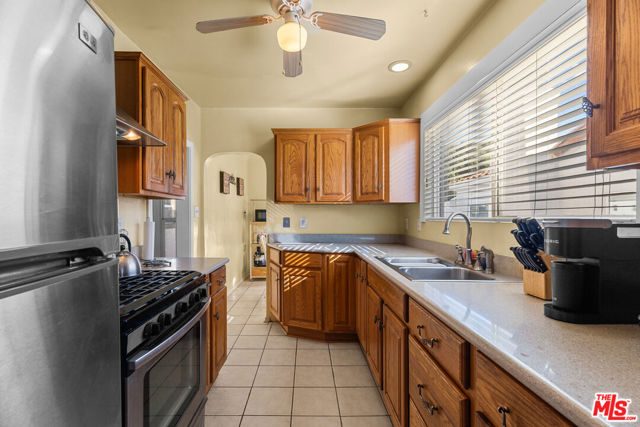 618 W 111th Place, Los Angeles CA: https://media.crmls.org/mediaz/c6efa13f-5ffa-495b-b064-87600b02aee7.jpg