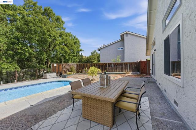 1782 Whitecliff Way, Walnut Creek CA: https://media.crmls.org/mediaz/c6effe2f-a781-4aff-9a37-db56d1ee8874.jpg