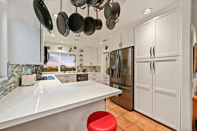 7215 Daffodil Pl, Carlsbad CA: https://media.crmls.org/mediaz/c6f00971-8b5b-40f6-9cf7-7877ed48da55.jpg