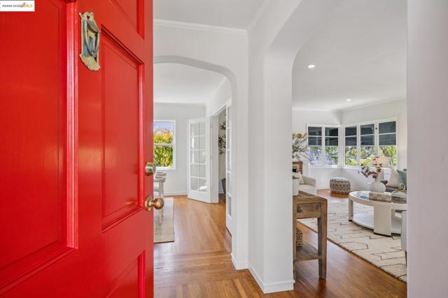 5968 Chabot Crest, Oakland CA: https://media.crmls.org/mediaz/c6f150c4-4ae3-40dc-93bc-8f276fef075f.jpg