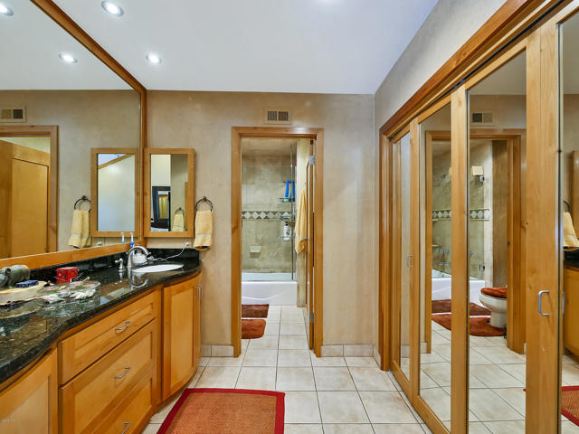 606 Calle Mirador, Oak Park CA: https://media.crmls.org/mediaz/c6f173be-8ae0-4e5e-83dd-d878eba07a80.jpg