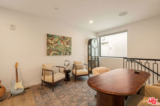 1333 Beverly Green Drive, Los Angeles CA: https://media.crmls.org/mediaz/c6f2321e-18a3-4631-8511-a8e27177108d.jpg