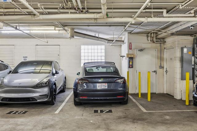 950 Harrison, San Francisco CA: https://media.crmls.org/mediaz/c6f27ee4-c01a-40d7-bc92-7e5467e425be.jpg