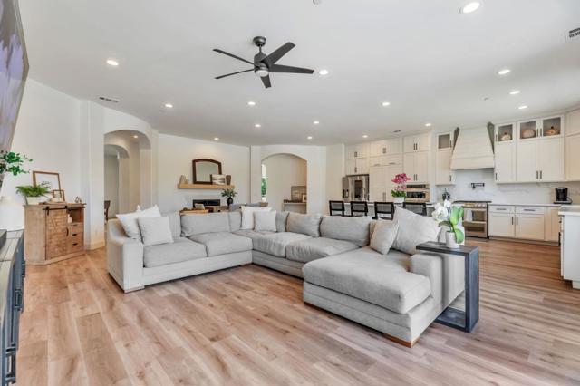 10055 Foothill Avenue, Gilroy CA: https://media.crmls.org/mediaz/c6f28181-1a95-4287-8be5-4a08871d5597.jpg