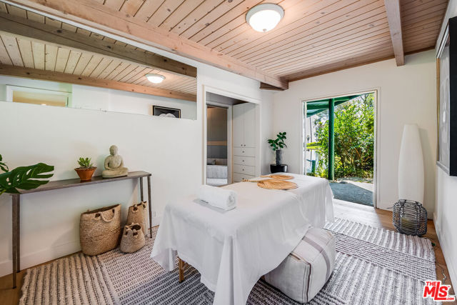 1177 Loma Linda Drive, Beverly Hills CA: https://media.crmls.org/mediaz/c6f32439-25c6-4bad-9429-d5076f2b4eac.jpg