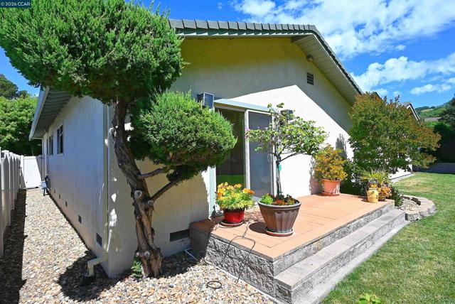 Image 39 of 60 For 2810 Wright Ave