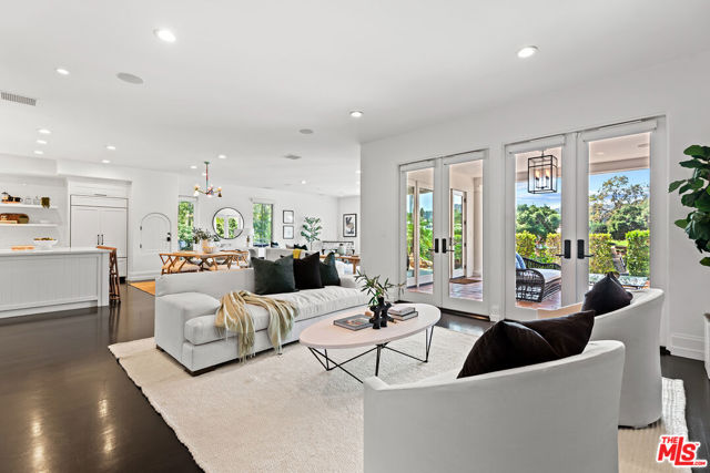 9928 Toluca Lake Avenue, Toluca Lake CA: https://media.crmls.org/mediaz/c6f3ad45-2904-429c-83b8-af07f971afc3.jpg