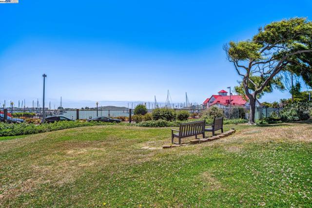 198 Schooner Ct, Richmond CA: https://media.crmls.org/mediaz/c6f3ec2a-95f5-4c55-8782-cea40b5f421e.jpg