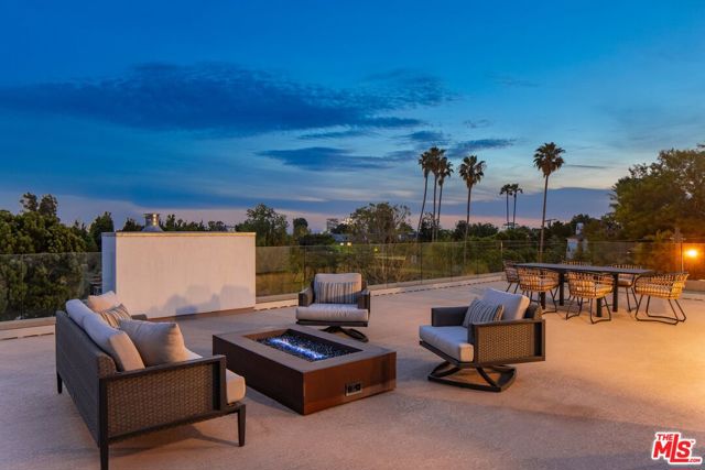 12443 W Sunset Boulevard, Los Angeles CA: https://media.crmls.org/mediaz/c6f43888-847b-4b90-bd2f-ed6bbe3332ab.jpg