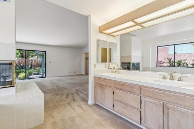 208 Heritage Ln, Pleasanton CA: https://media.crmls.org/mediaz/c6f4d0a7-a551-4e59-8951-1e53f80f4cfc.jpg