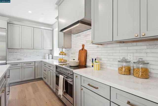 951 Yorkshire Ct, Lafayette CA: https://media.crmls.org/mediaz/c6f576e2-8095-413c-acd1-dfaf1e08b1e0.jpg