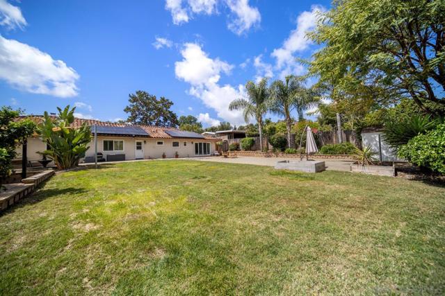 1654 Palomino Ln, Escondido CA: https://media.crmls.org/mediaz/c6f58c08-37b5-4db1-83c1-1fc2144699dd.jpg