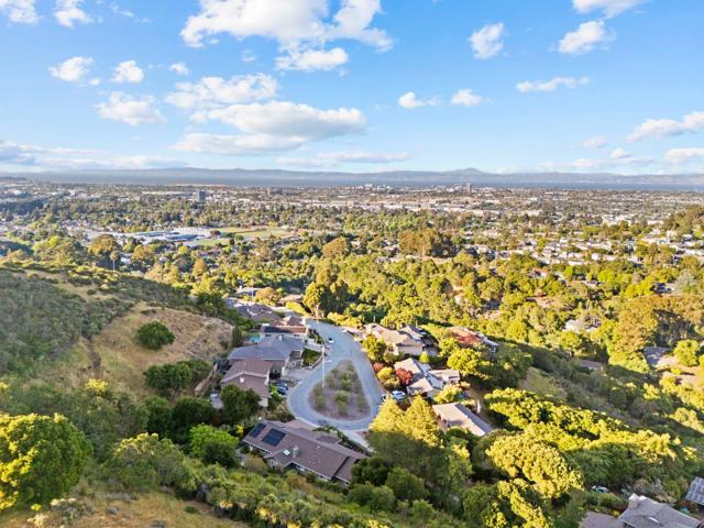 942 Viewridge Drive, San Mateo CA: https://media.crmls.org/mediaz/c6f5901e-4a66-4355-8a89-6bc63f6fc4d5.jpg