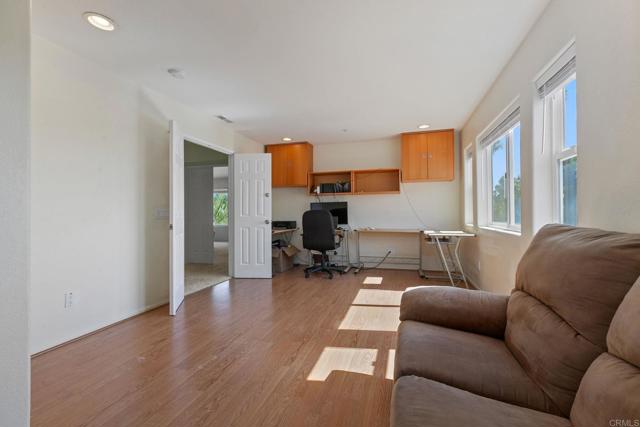 2490 Bear Rock Gln, Escondido CA: https://media.crmls.org/mediaz/c6f5ad30-3ba1-4dff-9328-4ab666471bb5.jpg