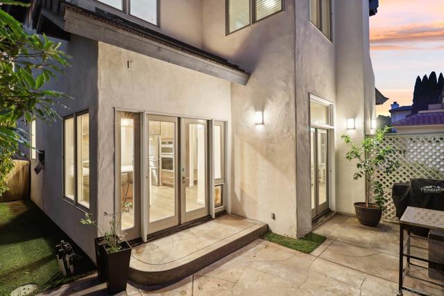 716 Glenview Ln, La Jolla CA: https://media.crmls.org/mediaz/c6f5cd30-db55-4d68-93cc-b7d9ae128478.jpg