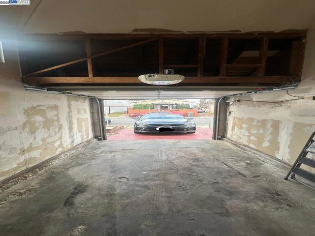 7608 Arthur St, Oakland CA: https://media.crmls.org/mediaz/c6f65014-d068-4c72-bdd2-282bc9ea7e98.jpg
