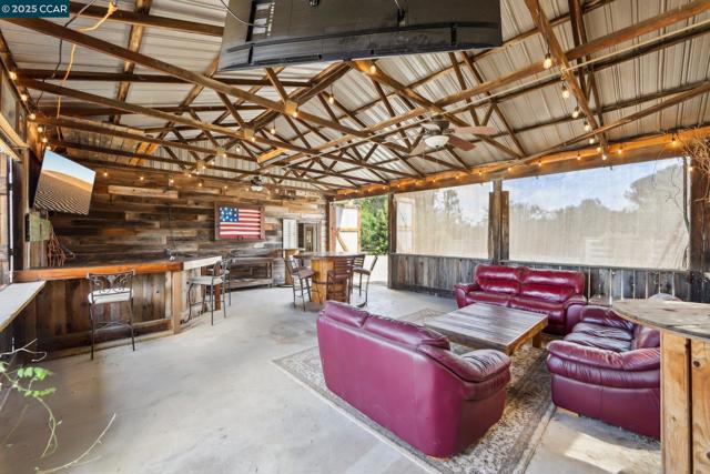 91 Lozoya Way, Oakley CA: https://media.crmls.org/mediaz/c6f69be7-7f25-41d0-92fa-df36bda87e29.jpg