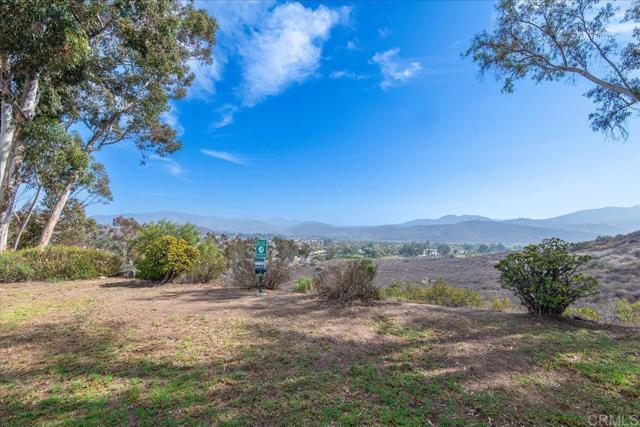 11525 Fury Ln, El Cajon CA: https://media.crmls.org/mediaz/c6f74a69-3ec5-4428-a6cf-feede4c55d5d.jpg