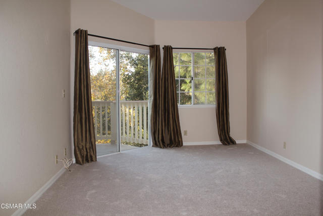 697 Sutton Crest Trail, Oak Park CA: https://media.crmls.org/mediaz/c6f74f88-7029-44e1-9251-d85a086c7314.jpg