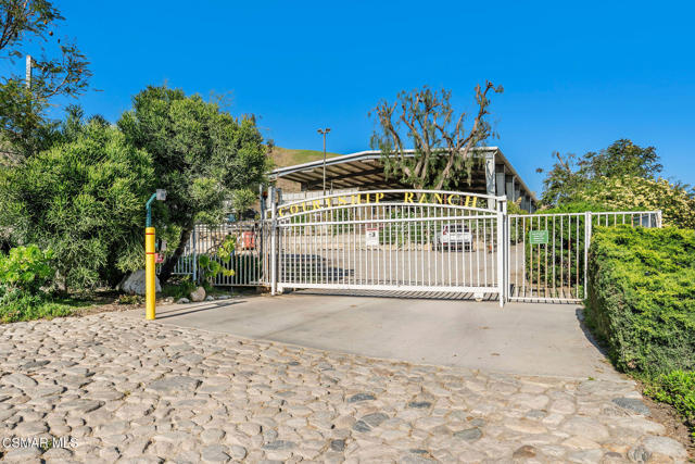 11270 Dominica Avenue, Lakeview Terrace CA: https://media.crmls.org/mediaz/c6f814d3-7f2d-4875-95e3-e468f7f010bc.jpg