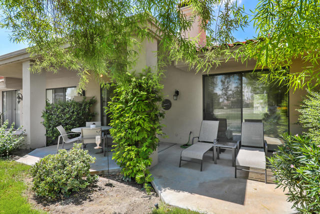 54624 Shoal Creek, La Quinta CA: https://media.crmls.org/mediaz/c6f8ae74-3109-42c4-b79f-9f618116a08f.jpg
