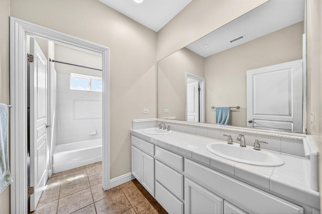 https://media.crmls.org/mediaz/c6f95bfd-9fb2-462c-bea7-6bf29dd2547a.jpg?preset=X-Large