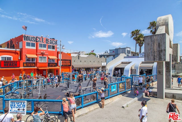 1016 Indiana Court, Venice CA: https://media.crmls.org/mediaz/c6f97be7-0def-4b75-992e-85933524c90a.jpg