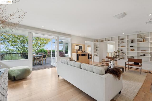 64 Crest Rd, Piedmont CA: https://media.crmls.org/mediaz/c6f9c249-e56f-4f6a-9d1f-9176bf1c7aa5.jpg