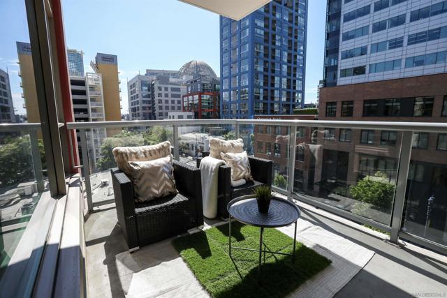 427 9th Avenue, San Diego CA: https://media.crmls.org/mediaz/c6f9c784-57e6-49f1-9399-2e50e74903db.jpg