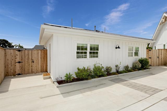 2103 Loquat Place, Oceanside CA: https://media.crmls.org/mediaz/c6fa1be4-ef2f-4c29-ad69-8eec79cd634e.jpg