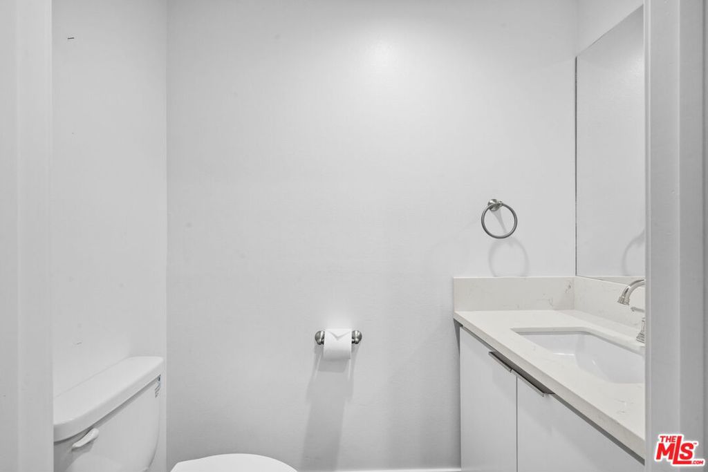 https://media.crmls.org/mediaz/c6fa51fc-fce9-4d2b-9a31-121415463adc.jpg?preset=X-Large