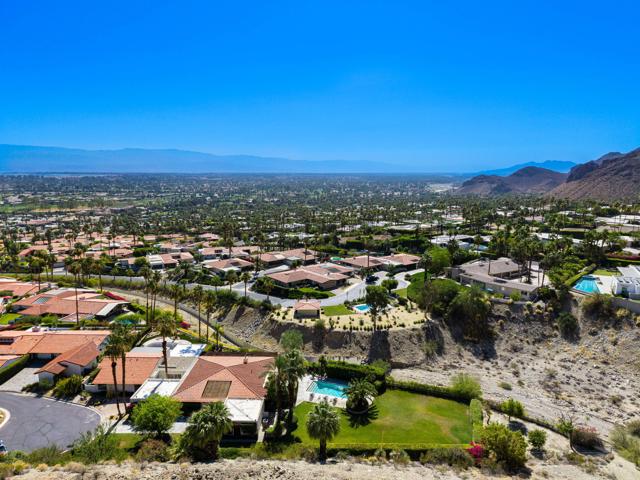 40480 Via Entrada, Rancho Mirage CA: https://media.crmls.org/mediaz/c6fb04cf-5380-42af-9299-dc28ae05d30f.jpg