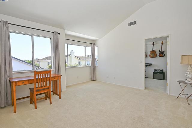 4525 Wolverine Way, Antioch CA: https://media.crmls.org/mediaz/c6fb4cf9-7b22-4f8a-aebb-e84d0c565e7d.jpg