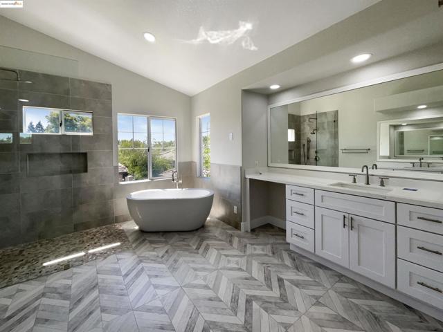 5214 Pavilion Ct, Fairfield CA: https://media.crmls.org/mediaz/c6fb5be7-7c7a-4a4d-9e87-c8f20ce4d4c6.jpg