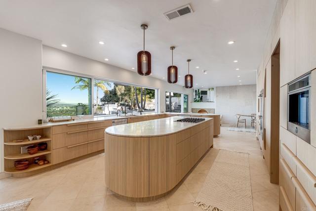Detail Gallery Image 8 of 75 For 1904 via Casa Alta, La Jolla,  CA 92037 - 7 Beds | 7/2 Baths
