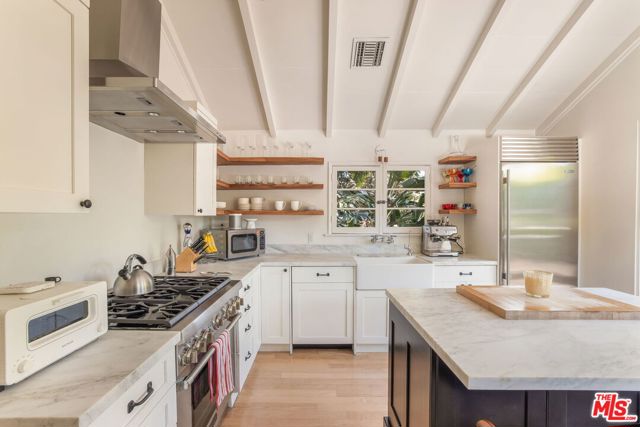 8917 Dorrington Avenue, West Hollywood CA: https://media.crmls.org/mediaz/c6fbf6d6-5bc5-4ef1-badf-e69b0ce2076f.jpg