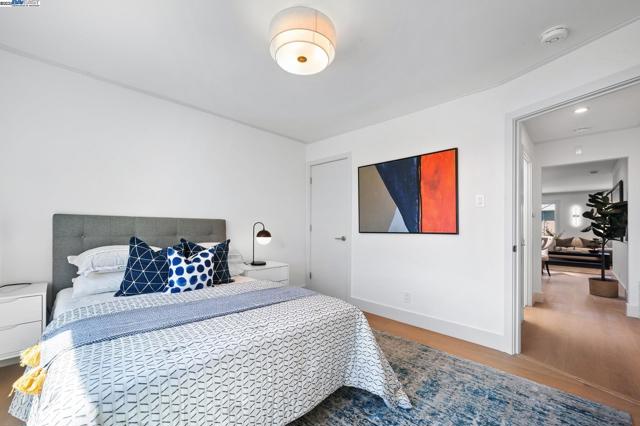 282 Bright St, San Francisco CA: https://media.crmls.org/mediaz/c6fc4edb-d23a-4481-adfe-de85b815a4d2.jpg