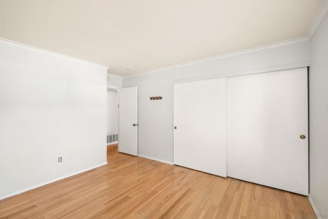 6544 College Grove Dr, San Diego CA: https://media.crmls.org/mediaz/c6fc7035-46d5-4bec-b22c-7380a86cf18c.jpg