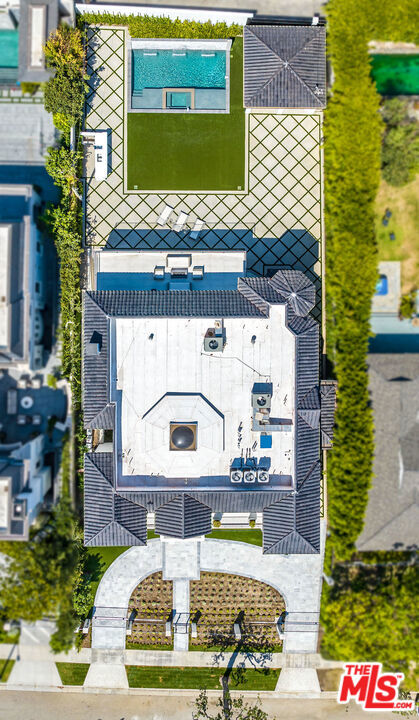 https://media.crmls.org/mediaz/c6fcb5ed-6949-417a-8722-0b993a55da6d.jpg?preset=X-Large