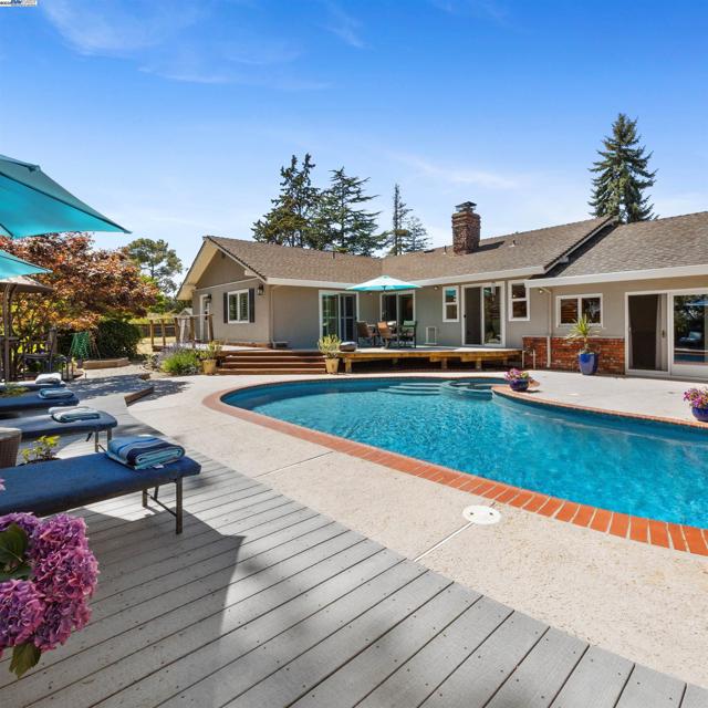 18767 Lamson Rd, Castro Valley CA: https://media.crmls.org/mediaz/c6fcef0d-bb0b-4c6f-9ac7-c0fec00c0120.jpg