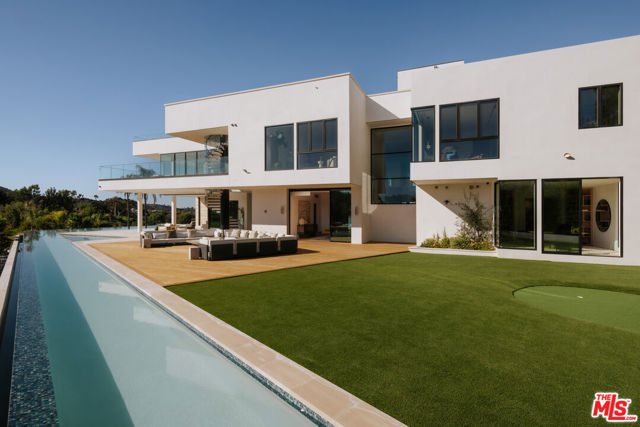 16187 Royal Oak Road, Encino CA: https://media.crmls.org/mediaz/c6fd17c0-ab94-406e-9c18-b6aef4684aab.jpg