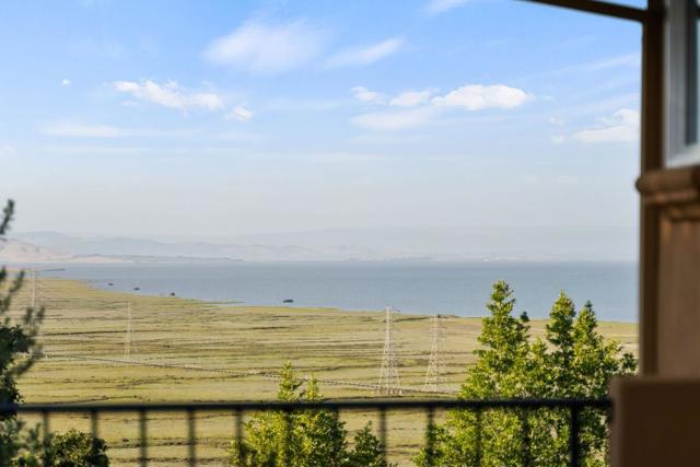 454 Upper Road, San Rafael CA: https://media.crmls.org/mediaz/c6fd81a9-92fa-49c7-b935-33e4b0f761d0.jpg