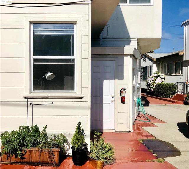 986 Kains Ave, Albany CA: https://media.crmls.org/mediaz/c6fda92d-bd11-49a1-8996-f38adf2f9746.jpg