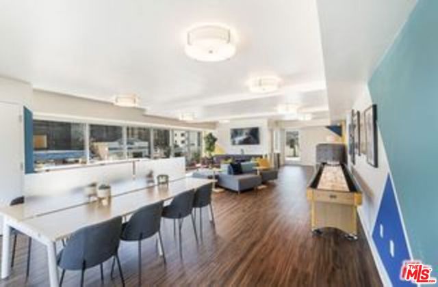 521 W Colorado Street, Glendale CA: https://media.crmls.org/mediaz/c6fe6894-c7d4-4b7a-a00f-b5e09551054e.jpg