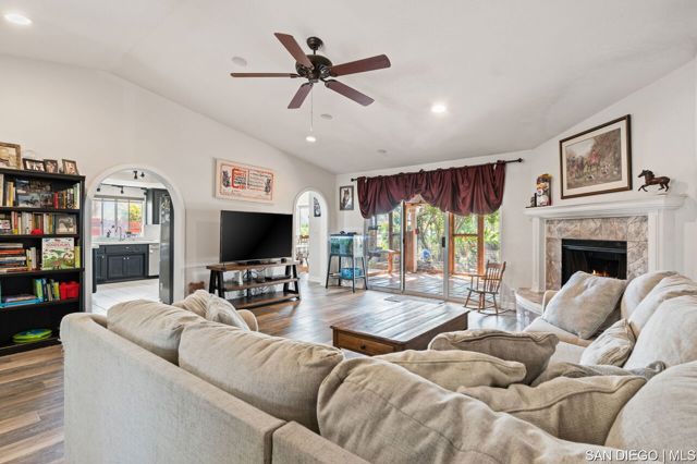 23849 Gymkhana RD, Ramona CA: https://media.crmls.org/mediaz/c6fe9c3f-7565-48c9-8fe0-506a11dc39a6.jpg